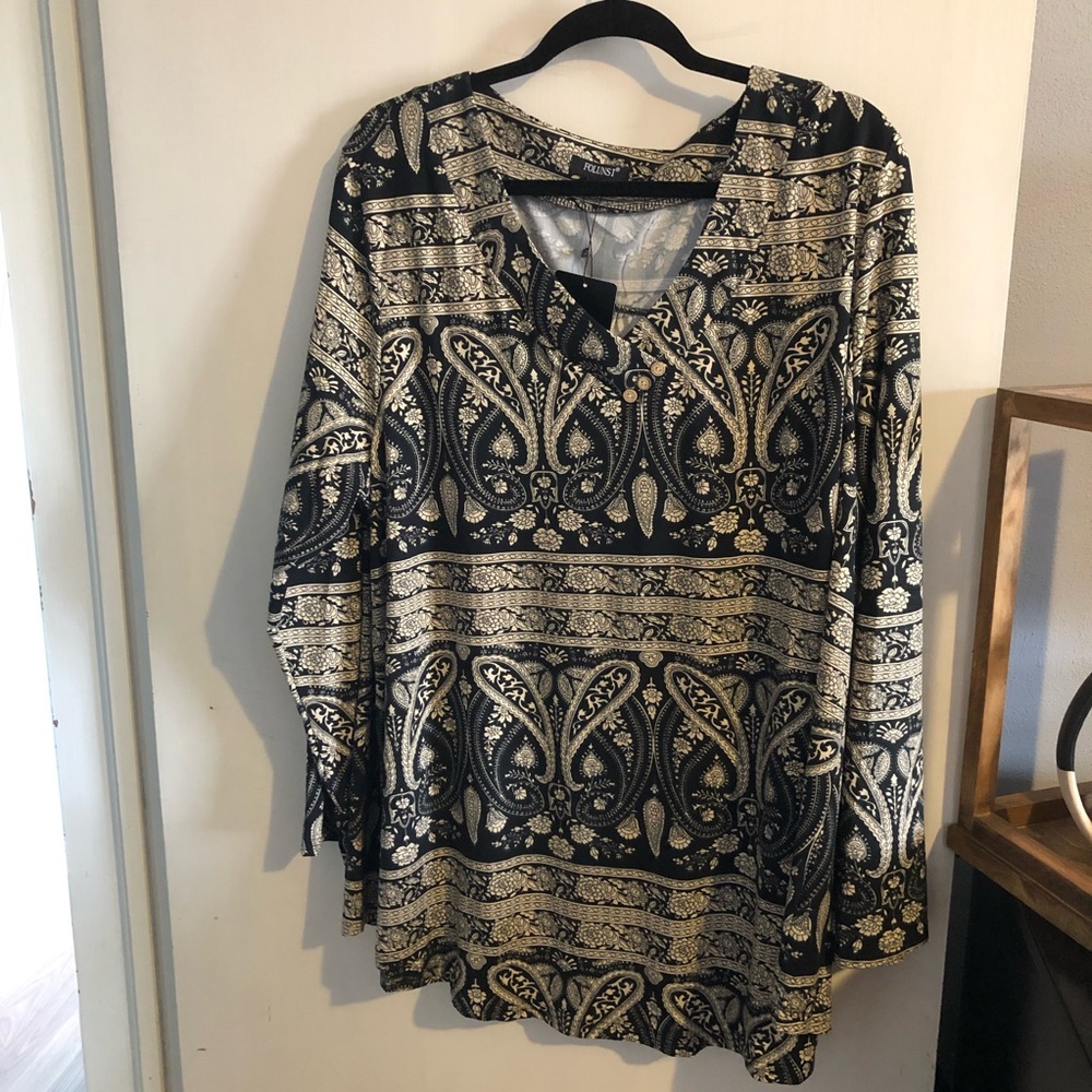 NWT PLUS SIZE Folunsi Paisley Top Size 3x